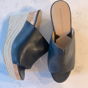 NWOT Adrienne Vittadini leather wedges